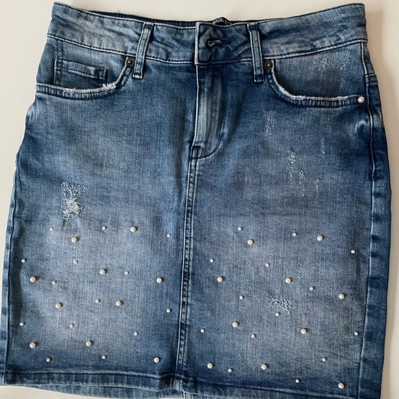 Jean skirt with pearl details - Picture 1 of 3